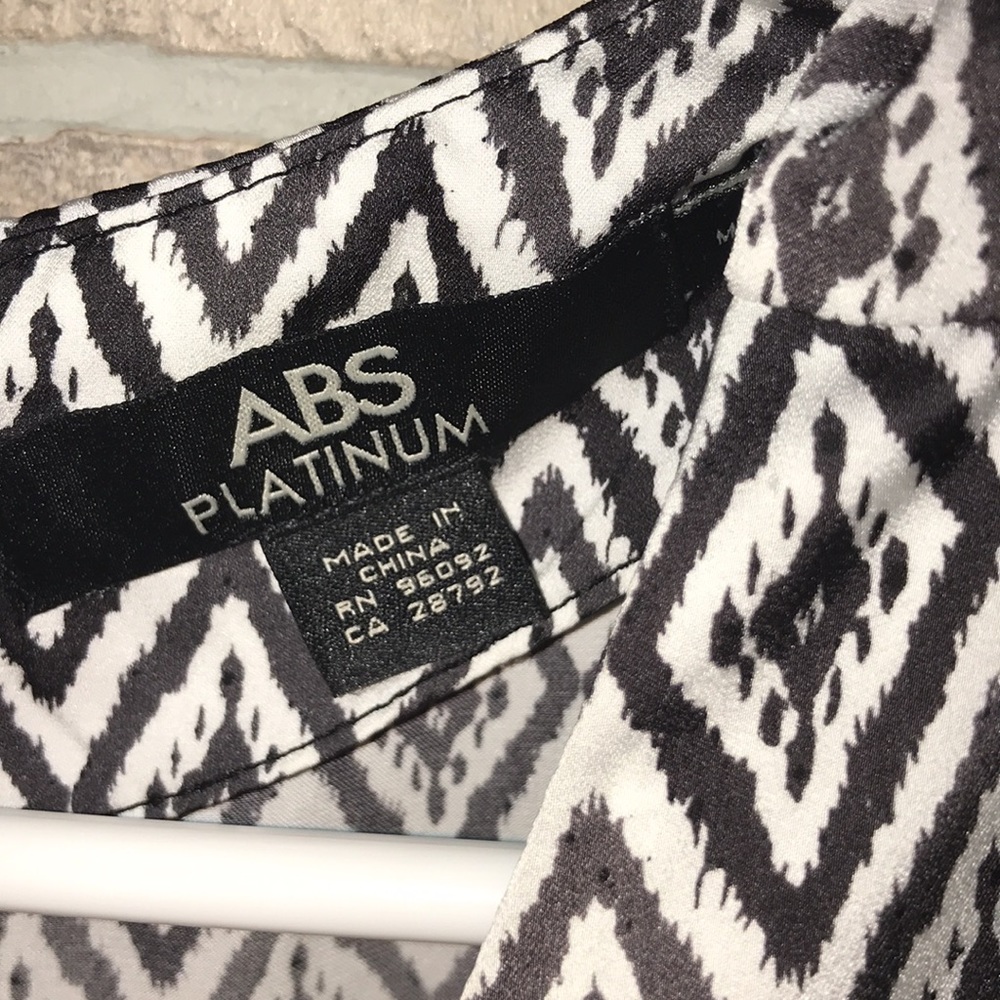 ✅ABS Platinum Sleeveless Blouse - Picture 3 of 8